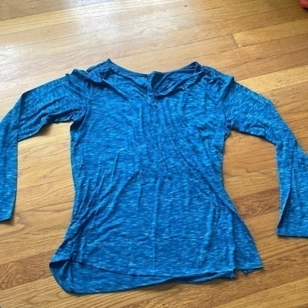 Blue long sleeve Henley style shirt // size large